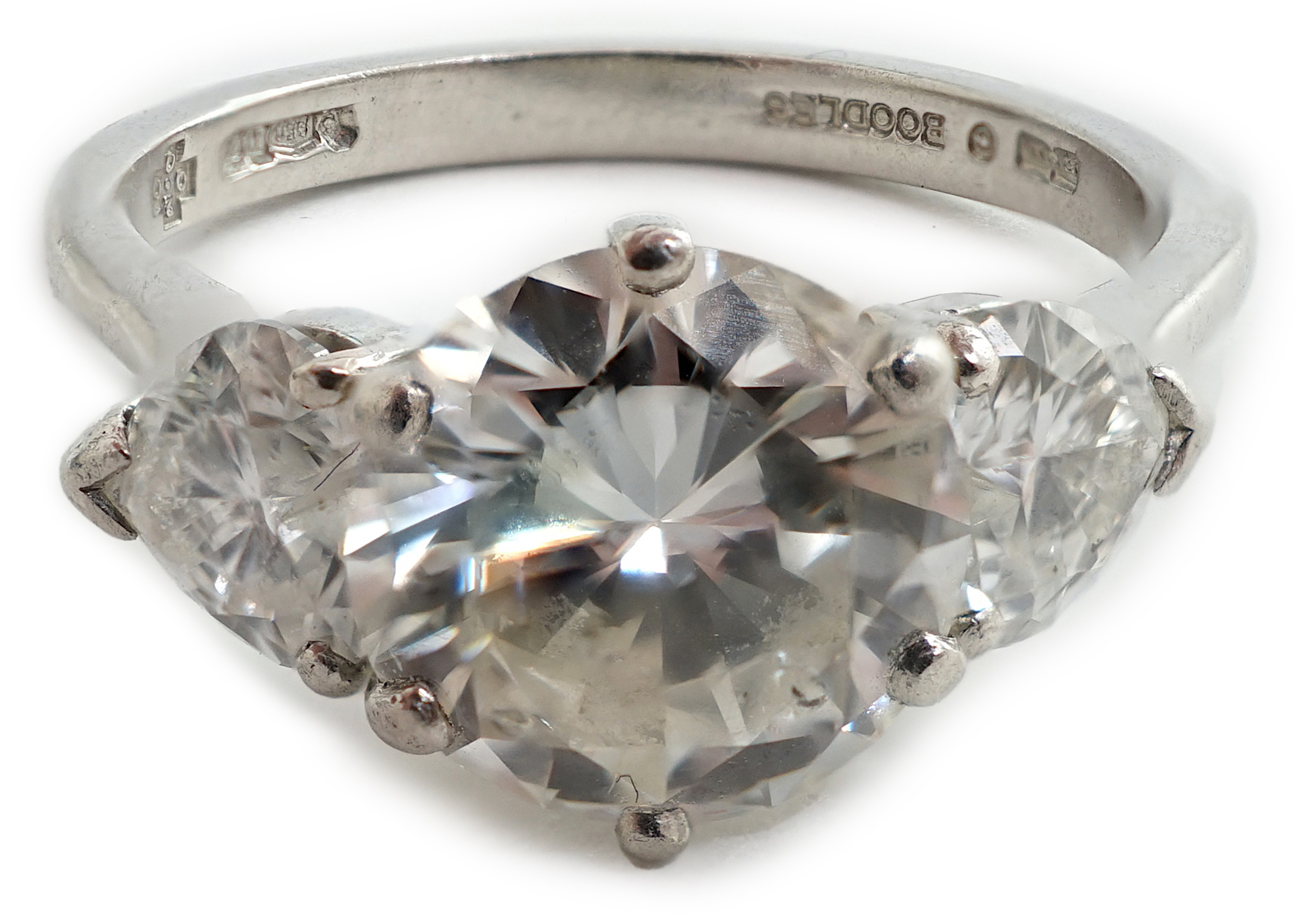 A modern Boodles & Dunthorne platinum and single stone diamond ring, with two stone heart shaped diamond set shoulders